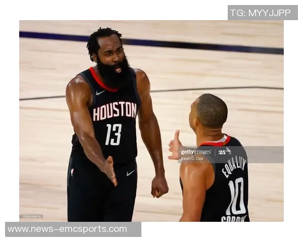 米切尔半场表现低迷8投仅2中三分球全失仅得11分并出现3次失误